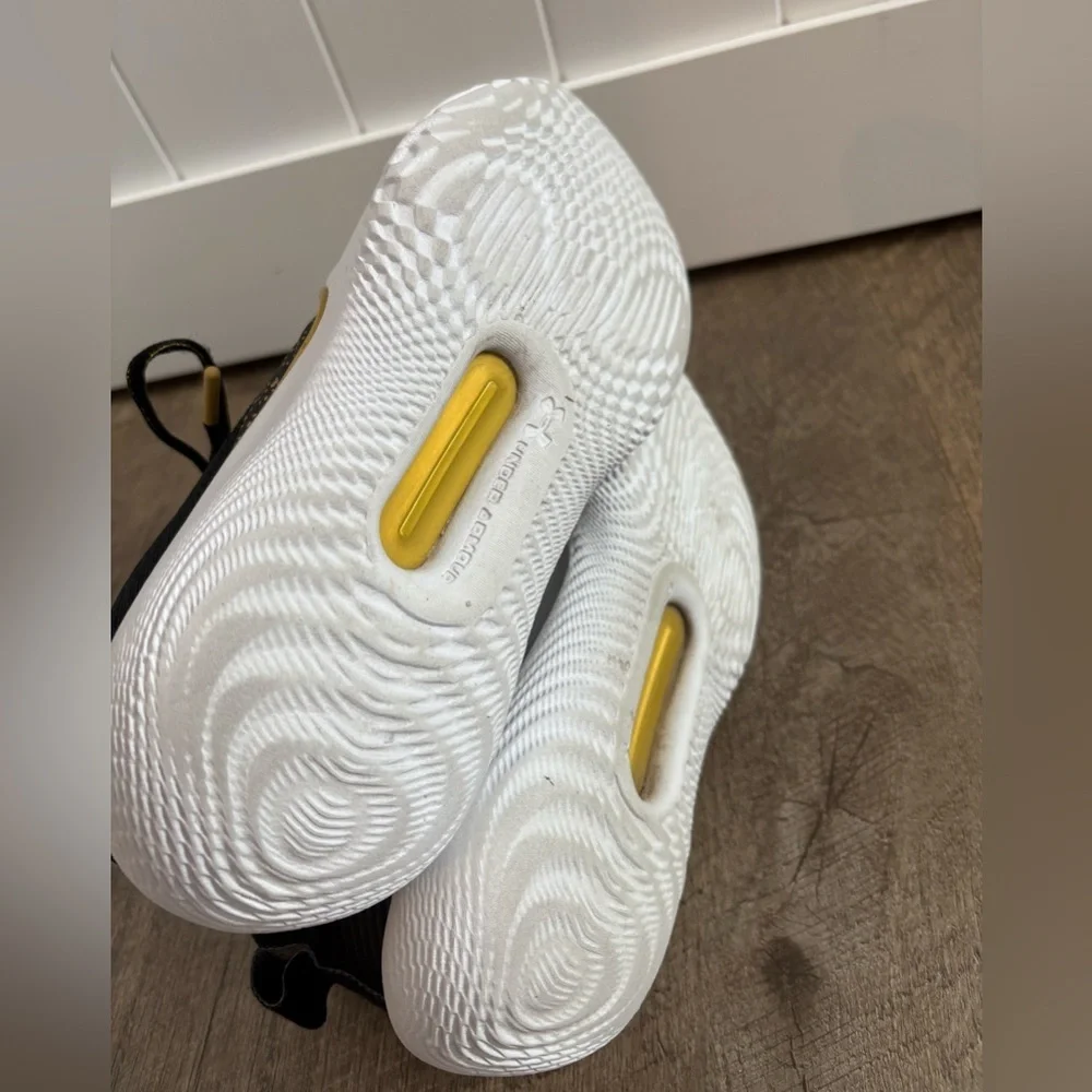 Under Armour barley worn